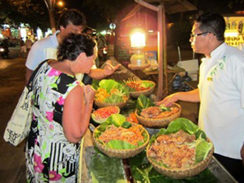 Food delicacies at Vietnam Hot-Air Balloon Festival - ảnh 1